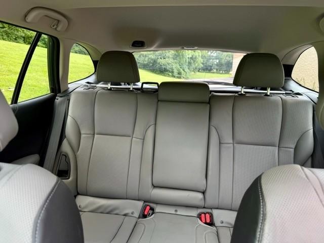 Subaru Outback Vehicle Full-screen Gallery Image 06