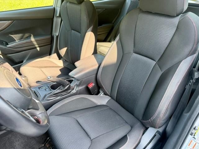 Subaru Impreza Vehicle Full-screen Gallery Image 06