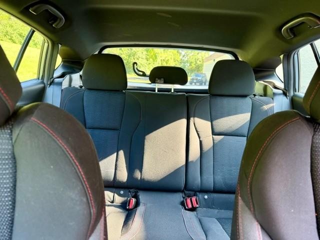 Subaru Impreza Vehicle Full-screen Gallery Image 07