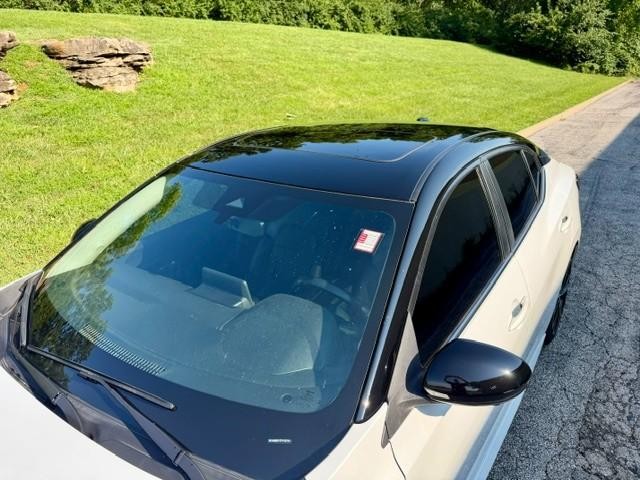 Nissan Sentra Vehicle Full-screen Gallery Image 03