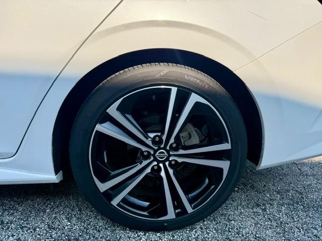 Nissan Sentra Vehicle Full-screen Gallery Image 05