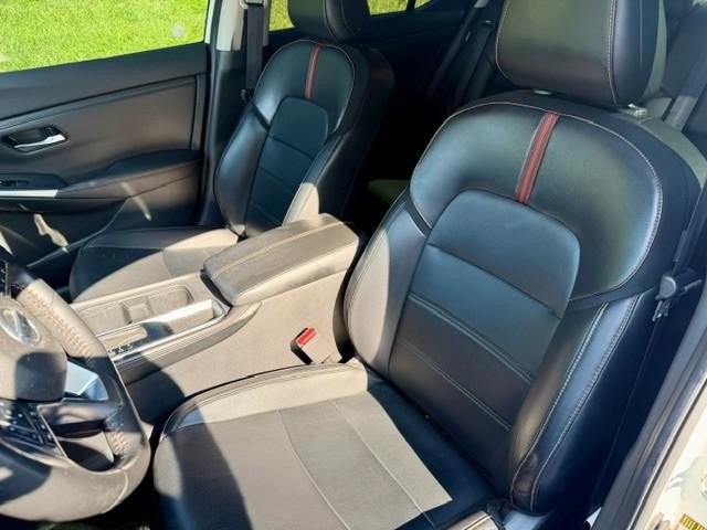 Nissan Sentra Vehicle Full-screen Gallery Image 07