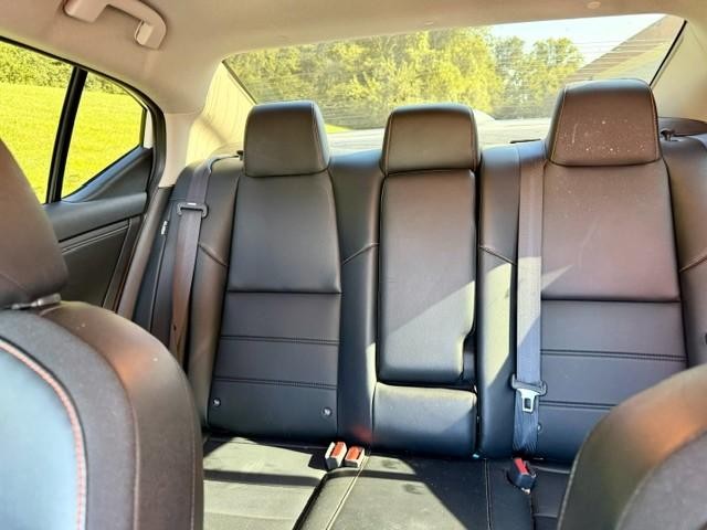 Nissan Sentra Vehicle Full-screen Gallery Image 08