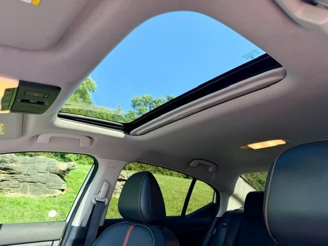 Nissan Sentra Vehicle Full-screen Gallery Image 09