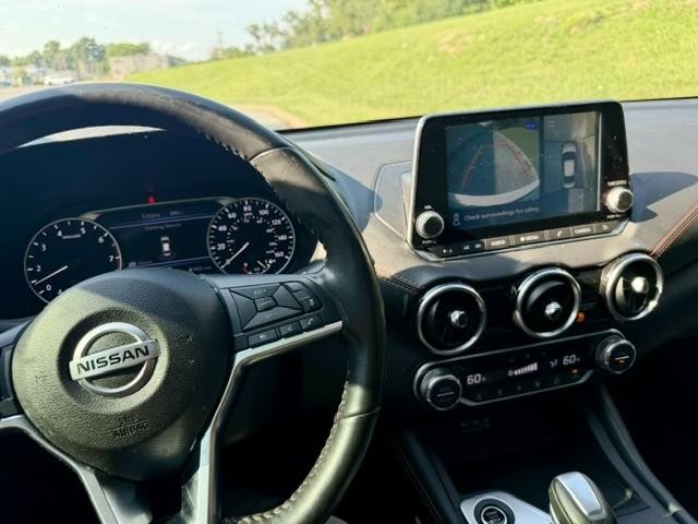 Nissan Sentra Vehicle Full-screen Gallery Image 11