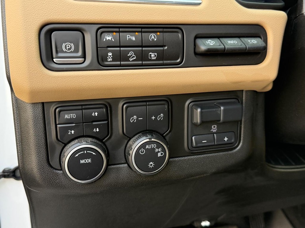 Chevrolet Tahoe Vehicle Full-screen Gallery Image 18