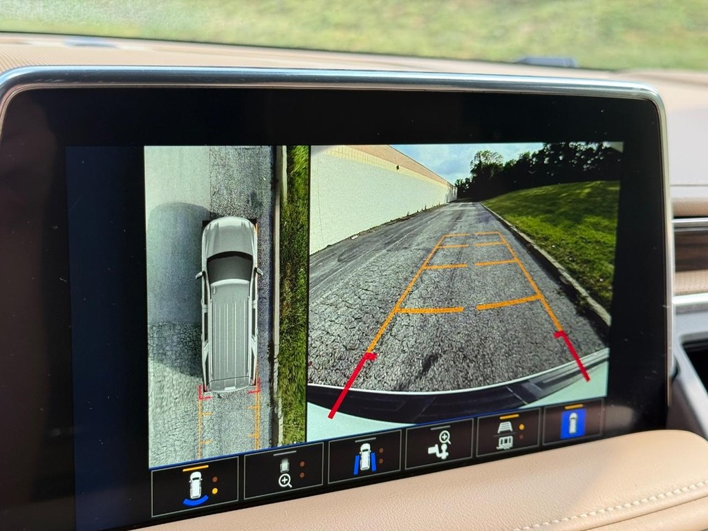 Chevrolet Tahoe Vehicle Full-screen Gallery Image 23