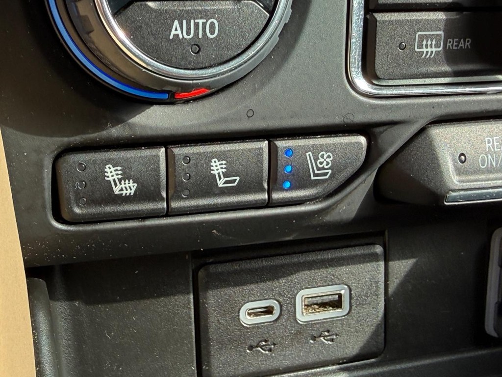 Chevrolet Tahoe Vehicle Full-screen Gallery Image 24