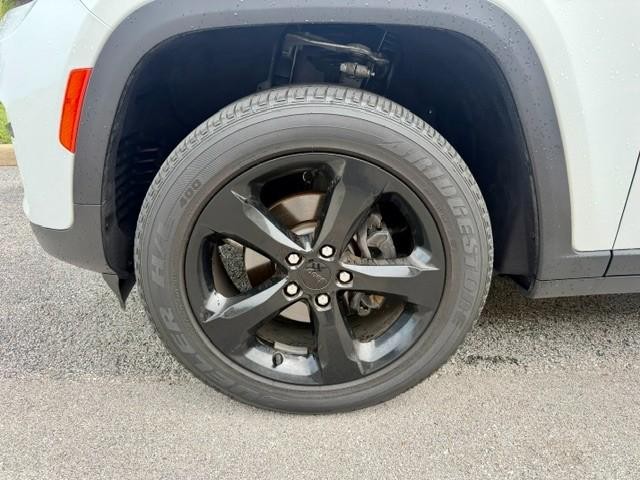 Jeep Grand Cherokee Vehicle Full-screen Gallery Image 04