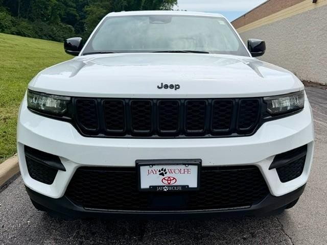 Jeep Grand Cherokee Vehicle Full-screen Gallery Image 05
