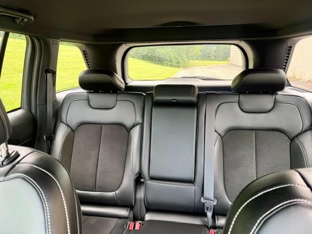 Jeep Grand Cherokee Vehicle Full-screen Gallery Image 08