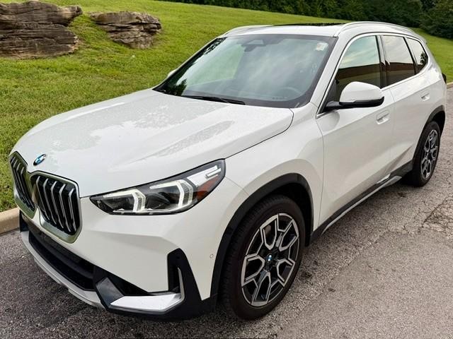 BMW X1 Vehicle Full-screen Gallery Image 02