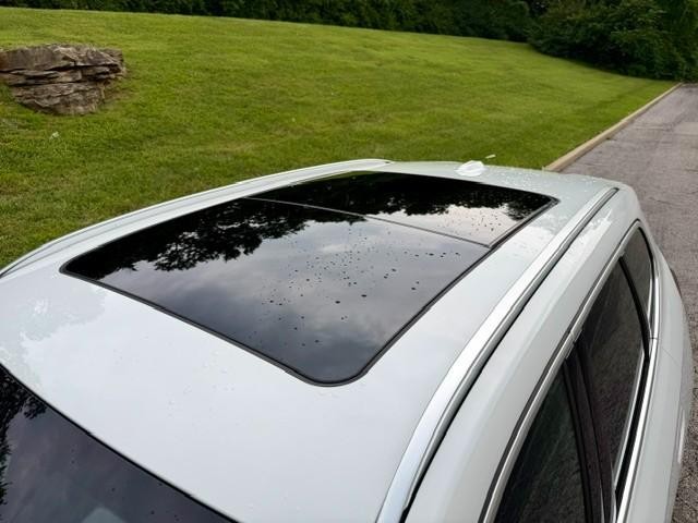 BMW X1 Vehicle Full-screen Gallery Image 03