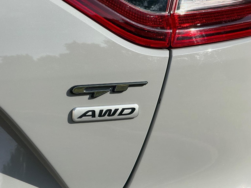 Kia Stinger Vehicle Full-screen Gallery Image 06