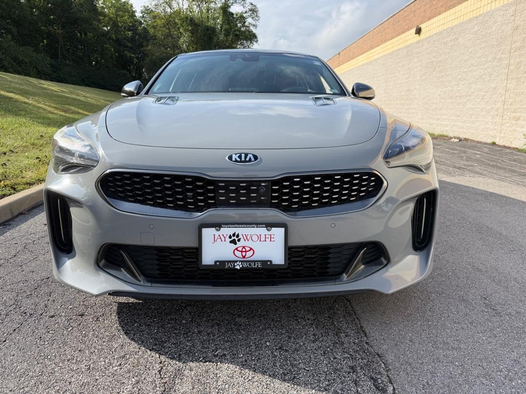 Kia Stinger Vehicle Full-screen Gallery Image 08