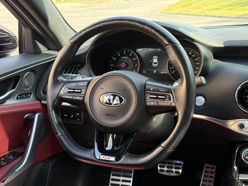 Kia Stinger Vehicle Full-screen Gallery Image 12