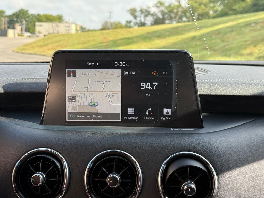 Kia Stinger Vehicle Full-screen Gallery Image 13