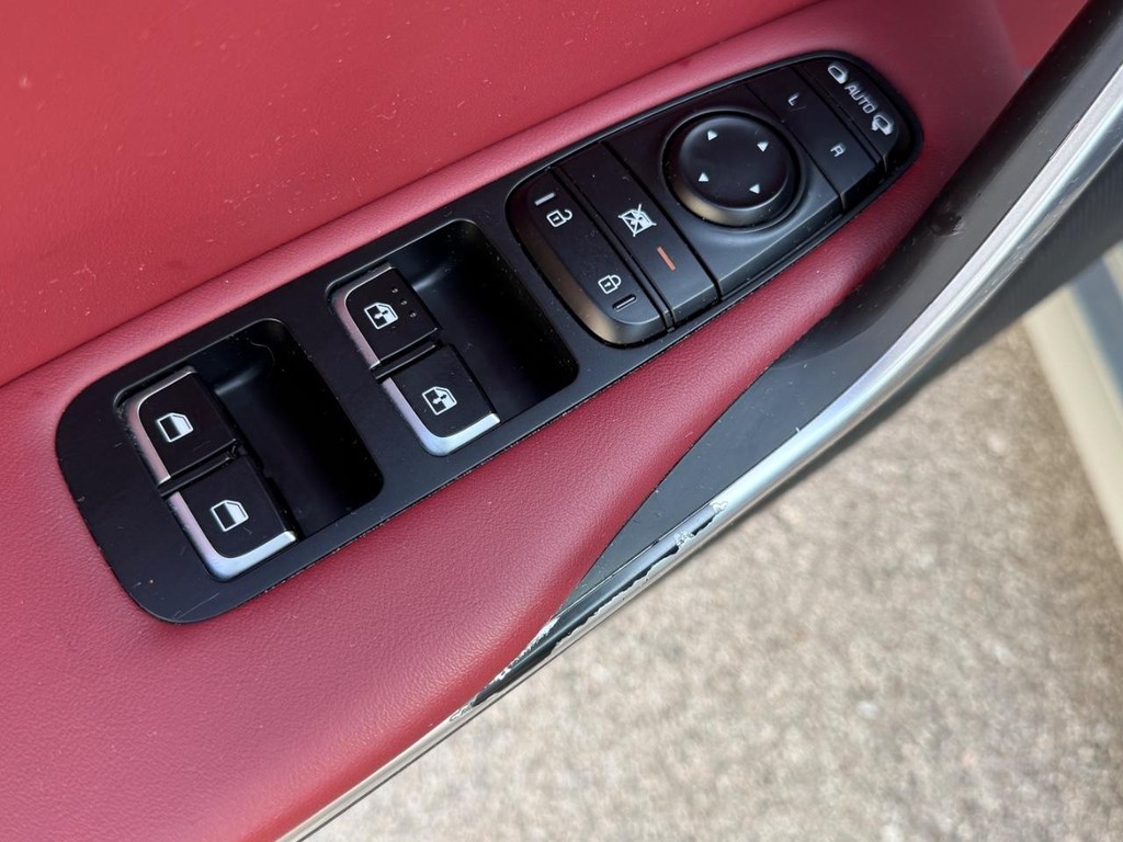 Kia Stinger Vehicle Full-screen Gallery Image 15