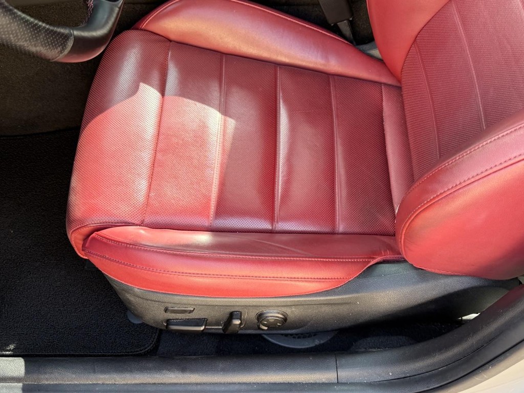 Kia Stinger Vehicle Full-screen Gallery Image 17