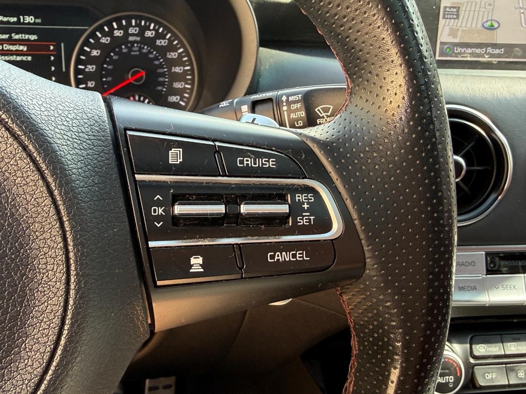 Kia Stinger Vehicle Full-screen Gallery Image 19