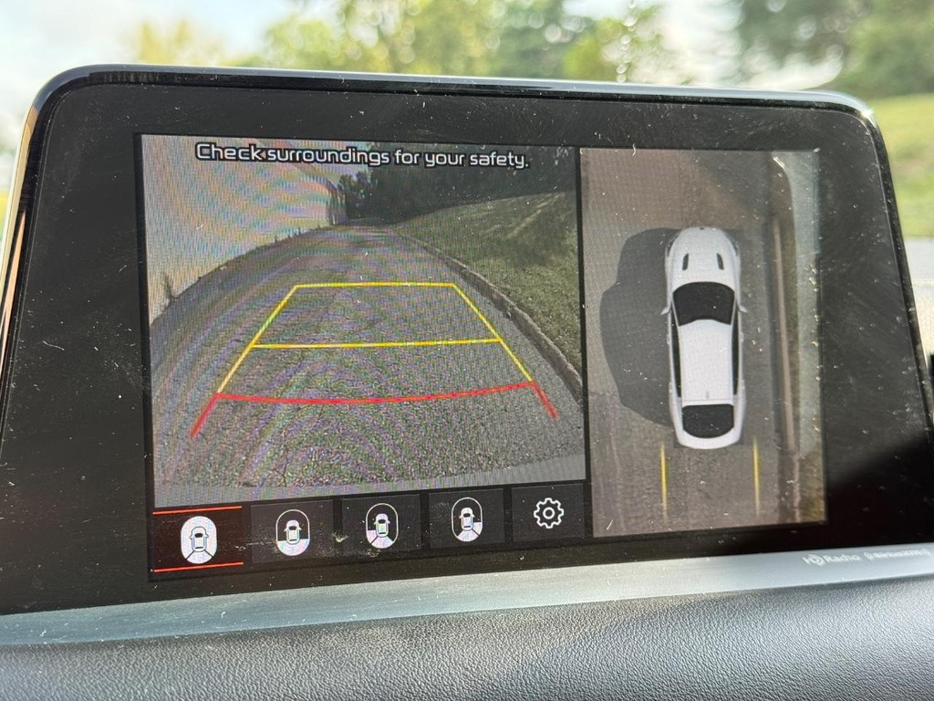 Kia Stinger Vehicle Full-screen Gallery Image 22