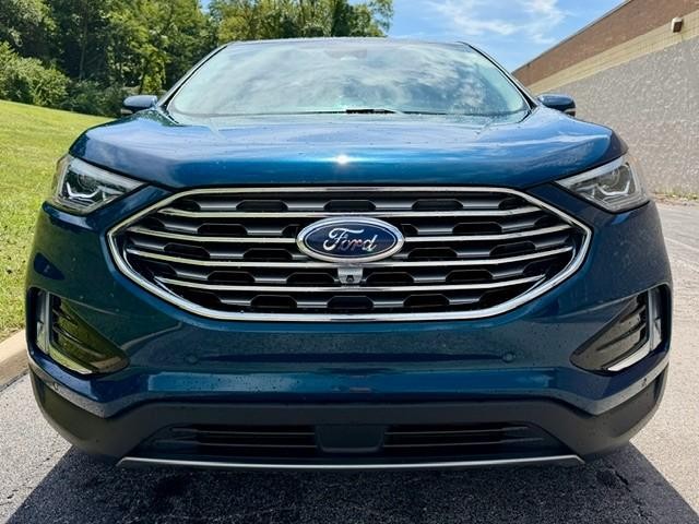 Ford Edge Vehicle Full-screen Gallery Image 03