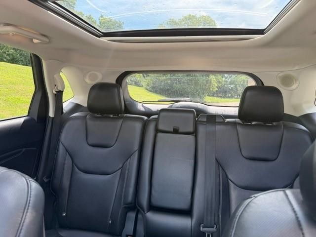 Ford Edge Vehicle Full-screen Gallery Image 09