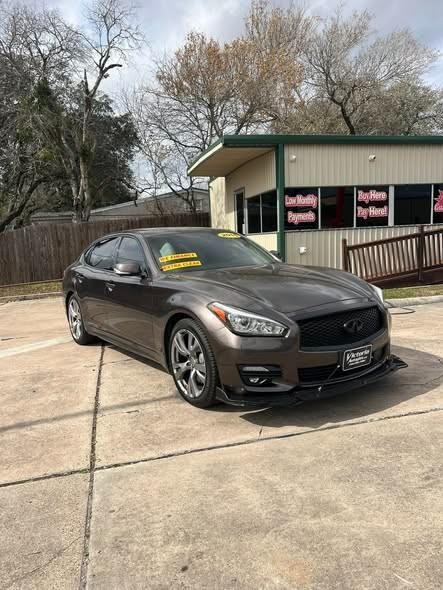 more details - infiniti q70l