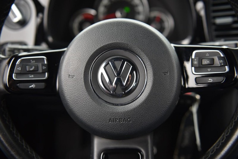 Volkswagen Beetle Vehicle Image 17