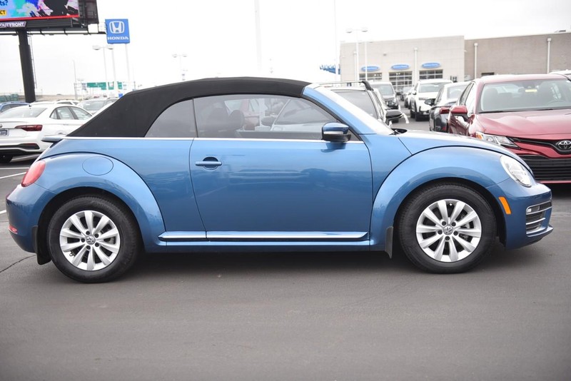 Volkswagen Beetle Convertible Vehicle Image 05