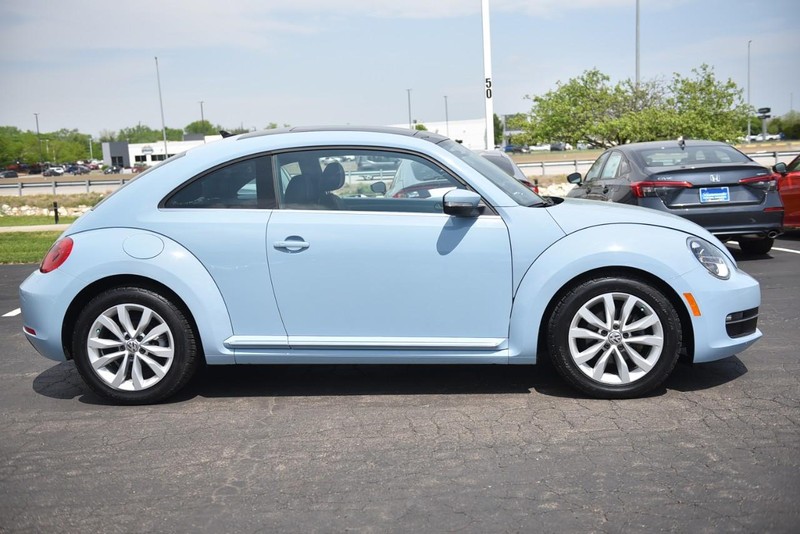 Volkswagen Beetle Coupe Vehicle Image 05