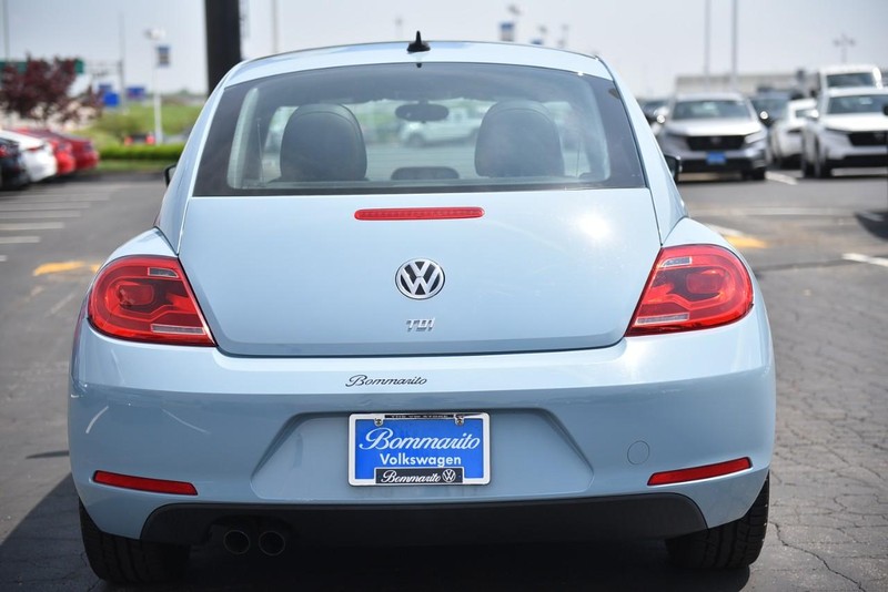 Volkswagen Beetle Coupe Vehicle Image 06