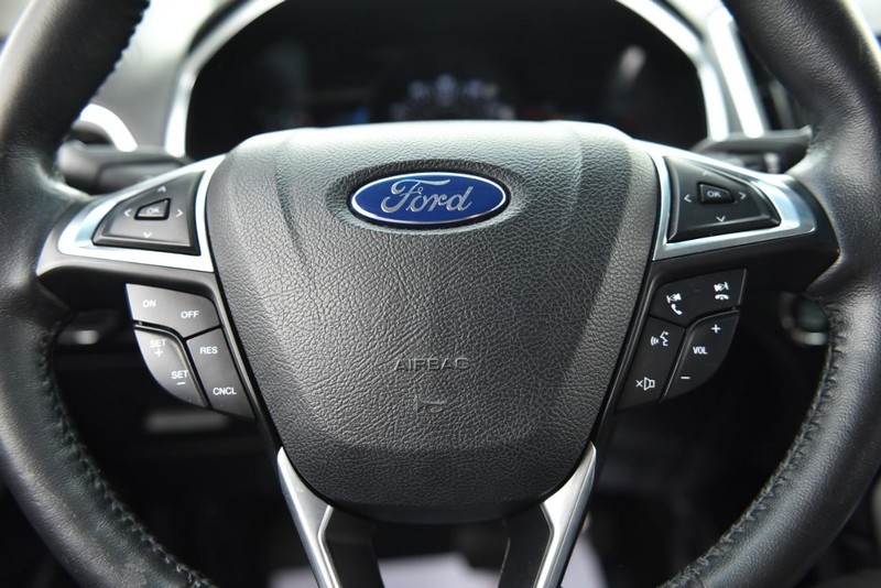 Ford Edge Vehicle Image 17