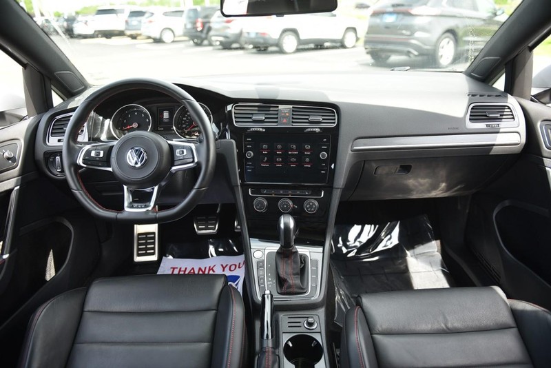 Volkswagen Golf GTI Vehicle Image 07