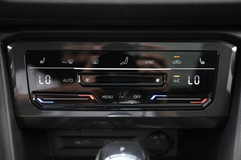 Volkswagen Tiguan Vehicle Image 15