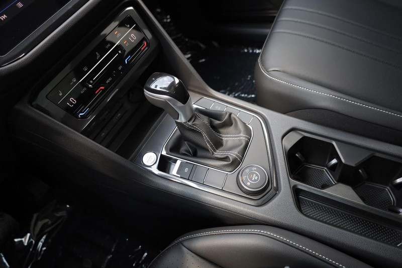 Volkswagen Tiguan Vehicle Image 17