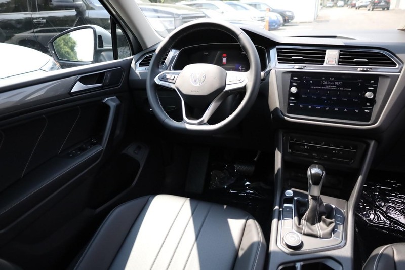 Volkswagen Tiguan Vehicle Image 23
