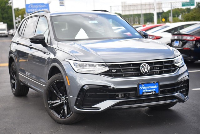 Used 2023 Volkswagen Tiguan SE R-LINE BLACK with VIN 3VV8B7AX4PM105621 for sale in Hazelwood, MO