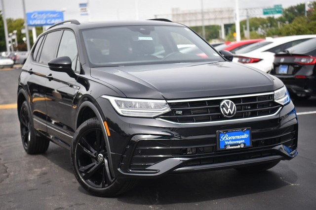 Used 2023 Volkswagen Tiguan SE R-LINE BLACK with VIN 3VVCB7AX1PM118594 for sale in Hazelwood, MO