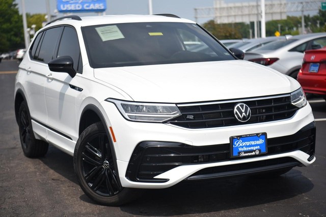 Used 2022 Volkswagen Tiguan SE R-LINE BLACK with VIN 3VVCB7AX2NM007758 for sale in Hazelwood, MO