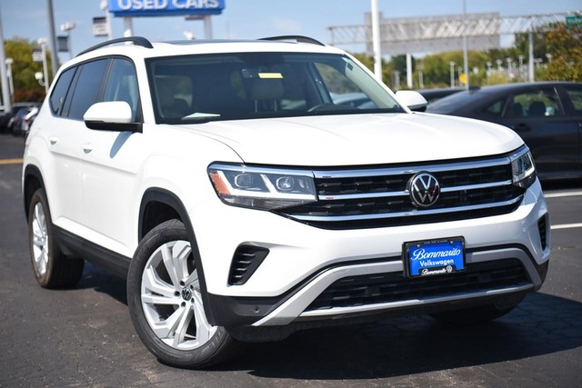 Used 2023 Volkswagen Atlas SE w/Tech with VIN 1V2KR2CA0PC525632 for sale in Hazelwood, MO