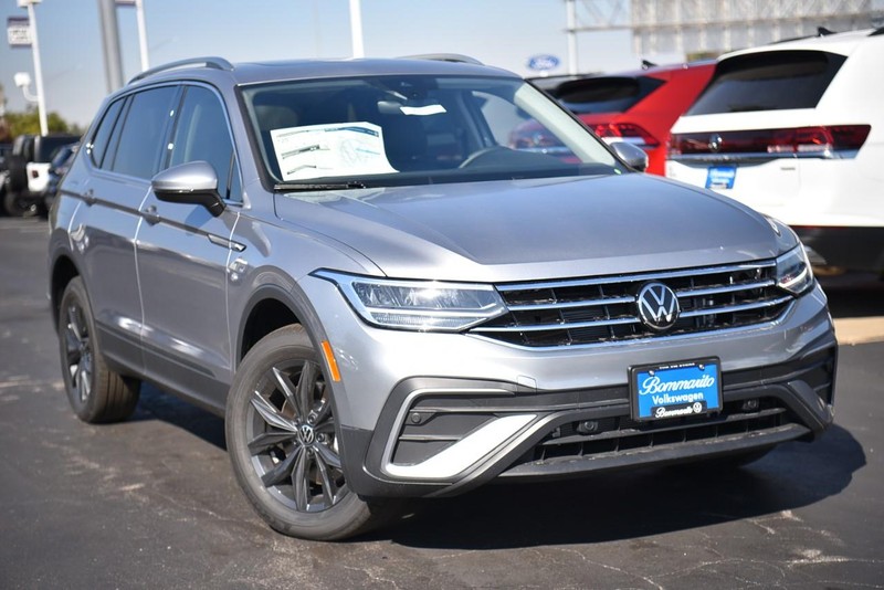 Volkswagen Tiguan Vehicle Image 02