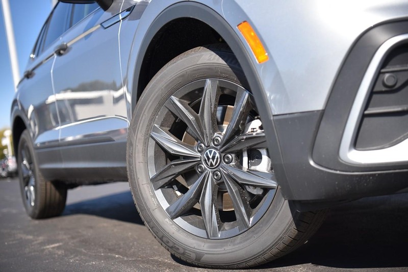 Volkswagen Tiguan Vehicle Image 03
