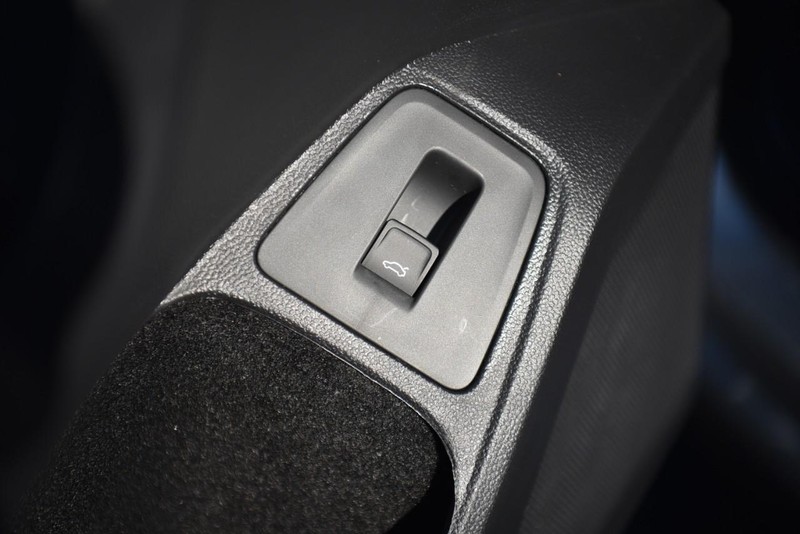 Volkswagen Tiguan Vehicle Image 09