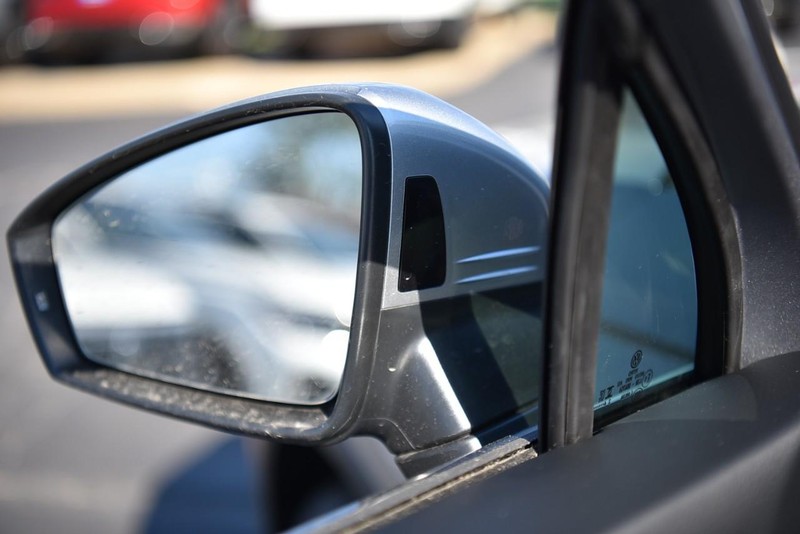 Volkswagen Tiguan Vehicle Image 11