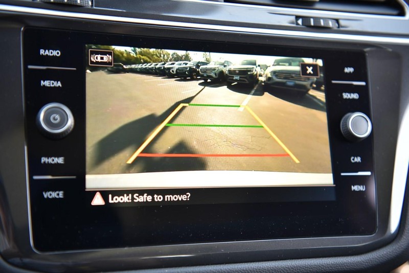 Volkswagen Tiguan Vehicle Image 14