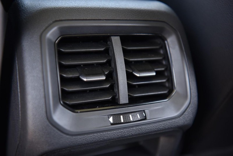 Volkswagen Tiguan Vehicle Image 26