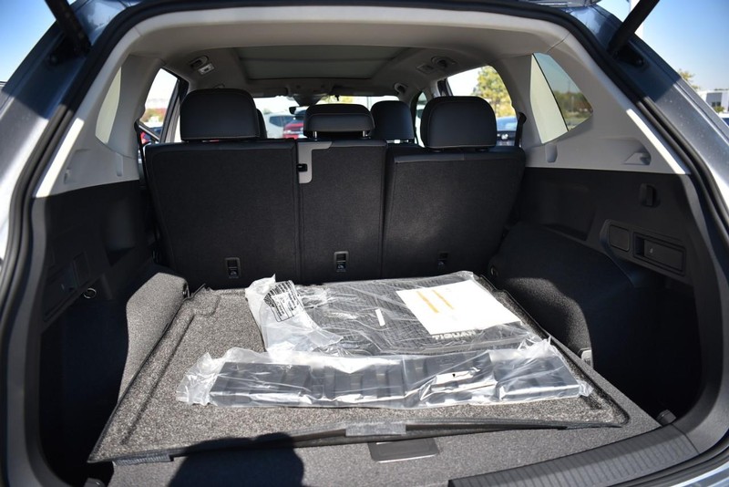 Volkswagen Tiguan Vehicle Image 28