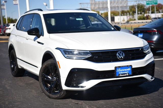 Used 2023 Volkswagen Tiguan SE R-LINE BLACK with VIN 3VVCB7AX2PM120757 for sale in Hazelwood, MO