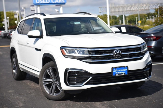 Used 2021 Volkswagen Atlas SE w/Tech R-Line with VIN 1V2RR2CA0MC587753 for sale in Hazelwood, MO